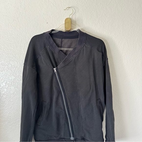 Lululemon Mula striped Bundle Wrap size 8 - Picture 5 of 13